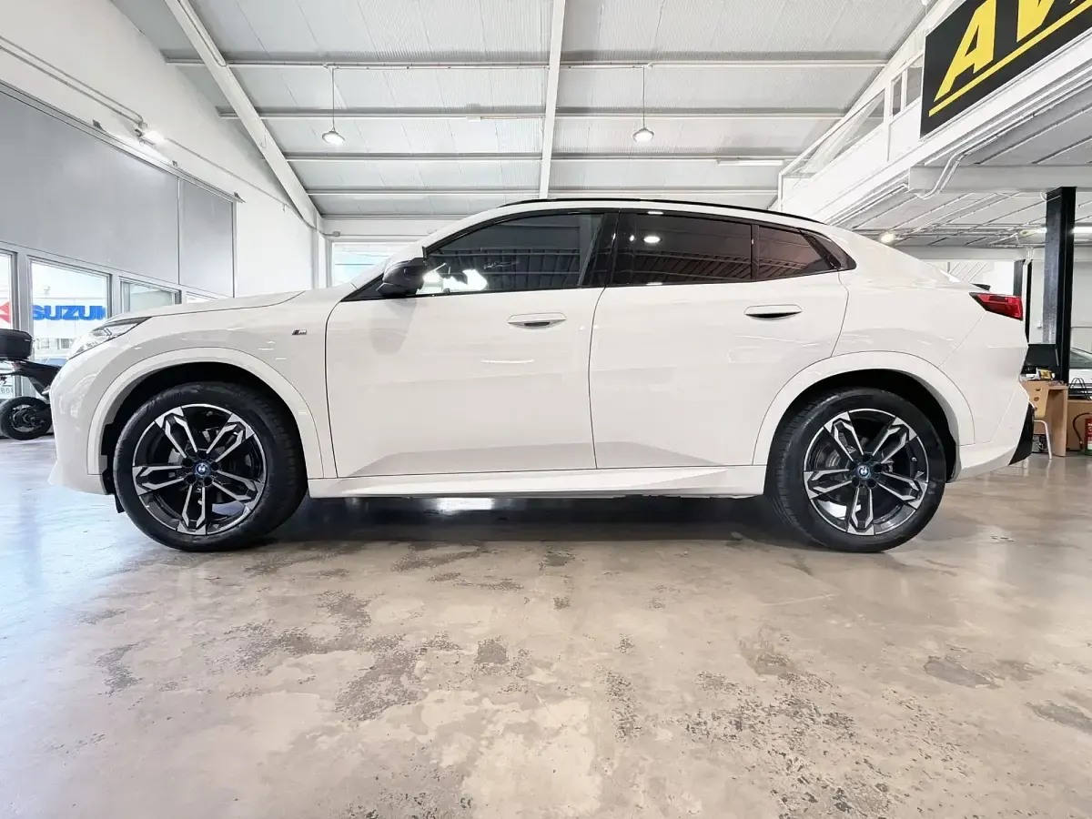 Usado BMW iX2 150 kW (204 CV) 2024 Blanco SUV