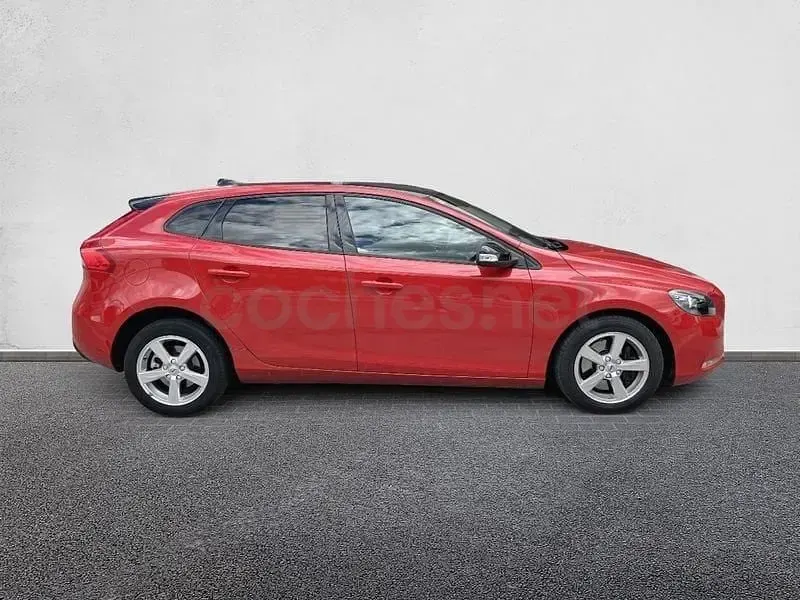 Usado Volvo V40 Momentum 120 CV (88 kW) 2017 Blanco Familiar