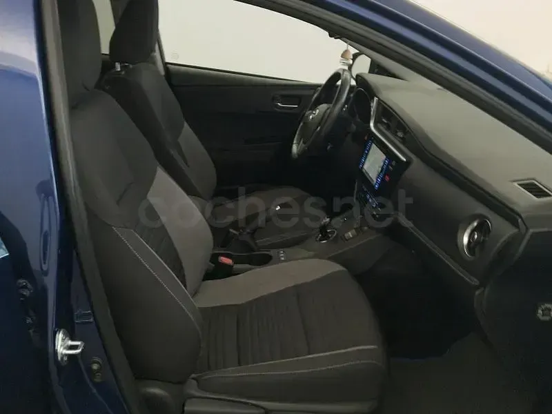 Usado Toyota Auris Hybrid Active 136 CV (100 kW) 2017 Azul Familiar