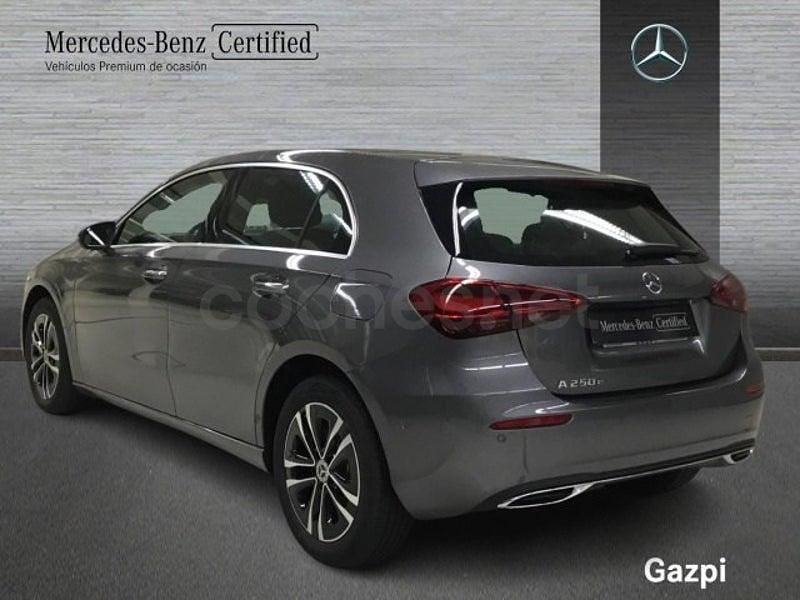 Nuevo Mercedes A250 Progressive 218 CV (160 kW) 2025 Gris / plata Berlina