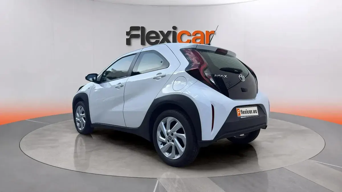 Usado Toyota Aygo X 72 CV (52 kW) 2022 Blanco SUV