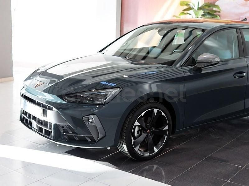 Usado Cupra Leon 150 CV (110 kW) 2024 Gris / plata Berlina