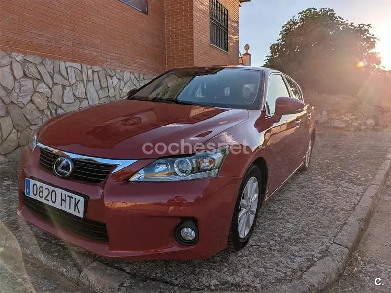 Usado Lexus CT200h 136 CV (100 kW) 2013 Rojo Berlina