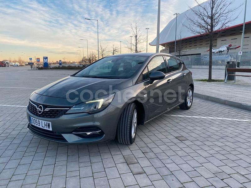Usado Opel Astra GS Line 130 CV (95 kW) 2020 Gris / plata Berlina