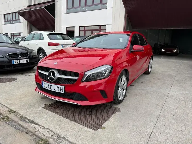 Usado Mercedes A200 136 CV (100 kW) 2017 Rojo Utilitario