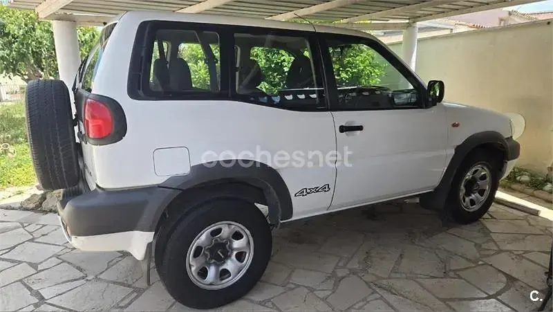 Usado Nissan Terrano Comfort 125 CV (91 kW) 2002 Blanco SUV