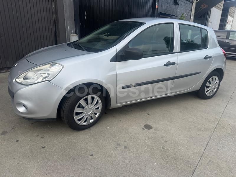 Gris / plata Usado 2013 Renault Clio IV Business Berlina | 5350 € (Super precio) - Imagen 1/4