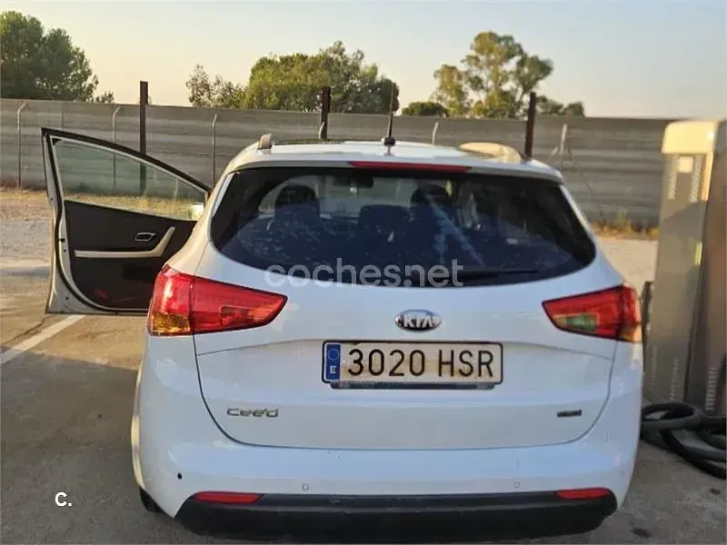 Usado Kia Ceed Sportswagon 128 CV (94 kW) 2013 Blanco Familiar
