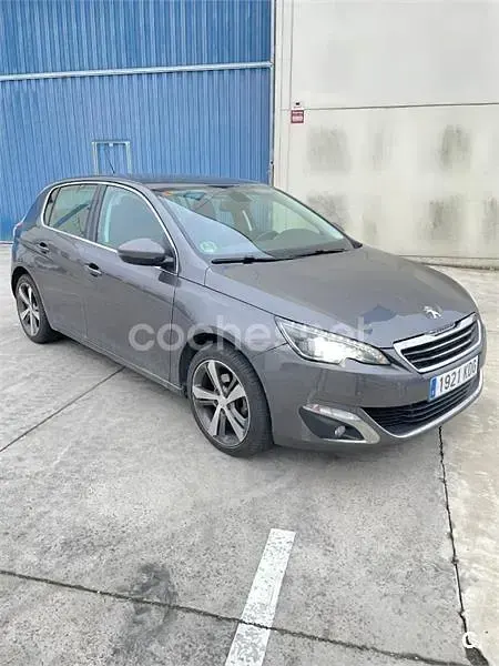 Usado Peugeot 308 Allure 120 CV (88 kW) 2017 Gris / plata Berlina