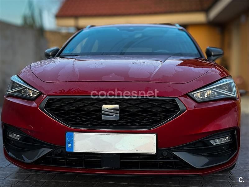 Usado Seat Leon FR 150 CV (110 kW) 2021 Rojo Familiar