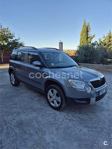 Gris / plata Usado 2011 Skoda Yeti Ambition SUV | 11.000 € (Caro) - Imagen 1/4