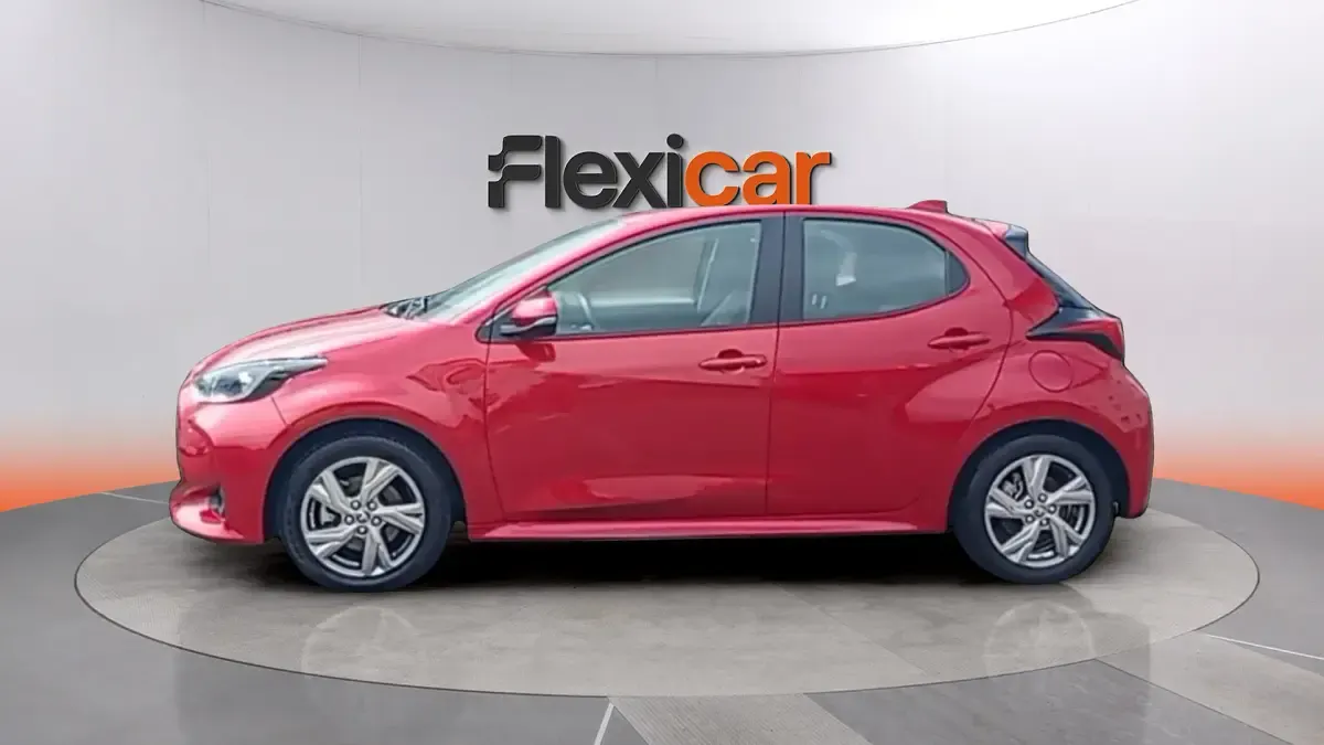 Usado Toyota Yaris Hybrid Active 116 CV (85 kW) 2025 Rojo Berlina