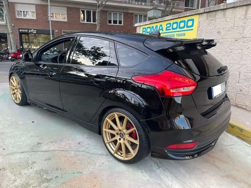 Usado Ford Focus ST 250 CV (183 kW) 2016 Negro Berlina