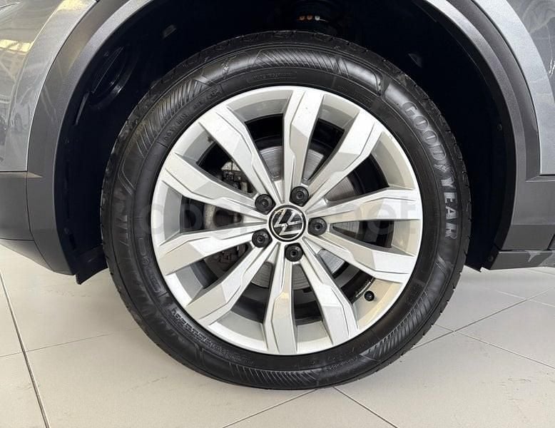 Usado VW T-Roc Advance 115 CV (84 kW) 2021 Gris / plata SUV