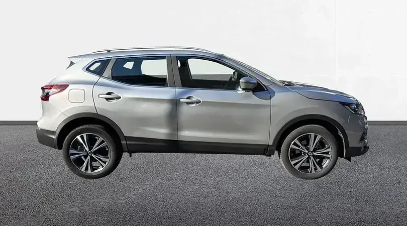 Usado Nissan Qashqai Style Edition 140 CV (102 kW) 2021 Plata diamante (metalizado) SUV