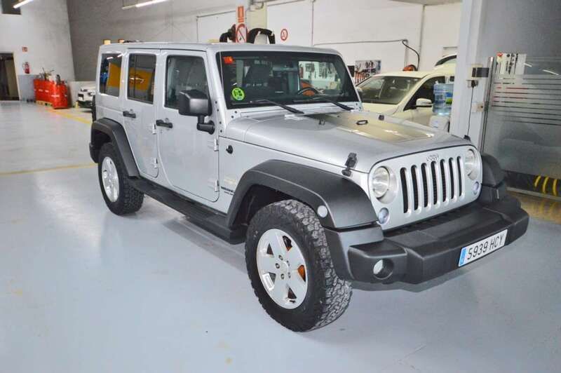 Käytetty Jeep Wrangler Unlimited Sahara 200 HP (147 kW) 2011 Harmaa Katumaasturi