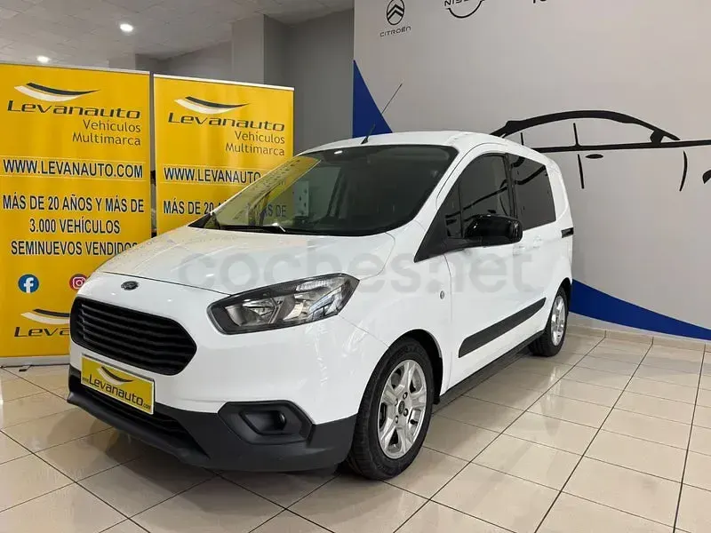 Usado Ford Tourneo Courier Titanium 100 CV (73 kW) 2021 Blanco Monovolumen