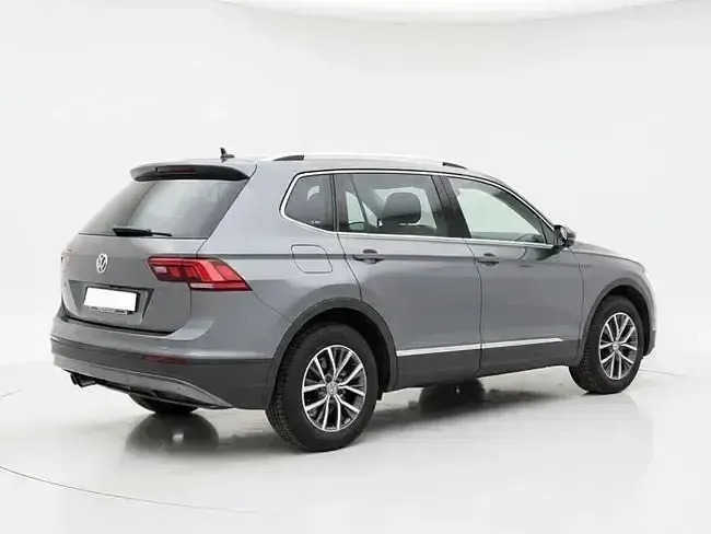 Usado VW Tiguan Comfortline 150 CV (110 kW) 2021 Gris SUV