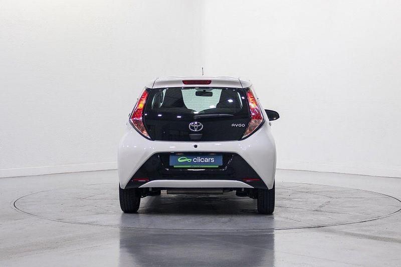 Usado Toyota Aygo X-cite 72 CV (52 kW) 2016 Blanco Utilitario