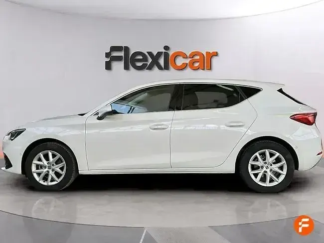Usado Seat Leon Style 116 CV (85 kW) 2025 Blanco Familiar
