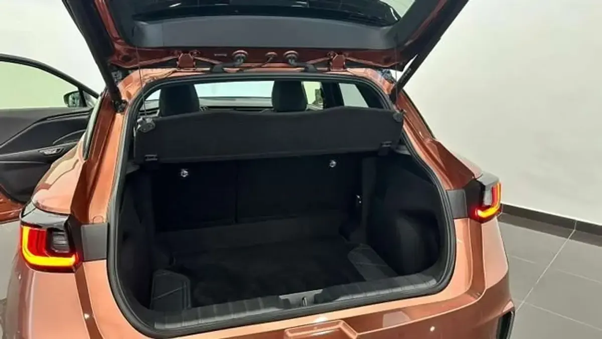 Usado Lexus LBX 136 CV (100 kW) 2025 Blanco SUV