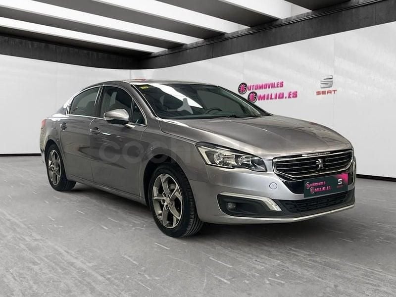 Usado Peugeot 508 SW Active 120 CV (88 kW) 2018 Gris / plata Familiar