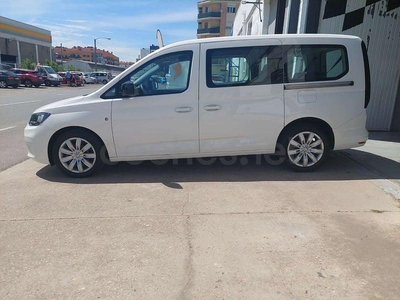 Usado VW Caddy Beach 102 CV (75 kW) 2021 Blanco Monovolumen