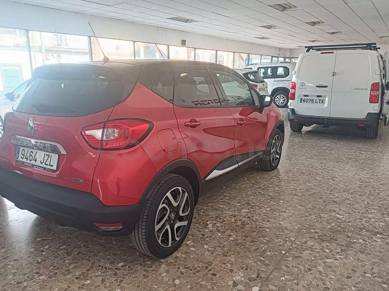 Usado Renault Captur Zen 90 CV (66 kW) 2017 Granate SUV
