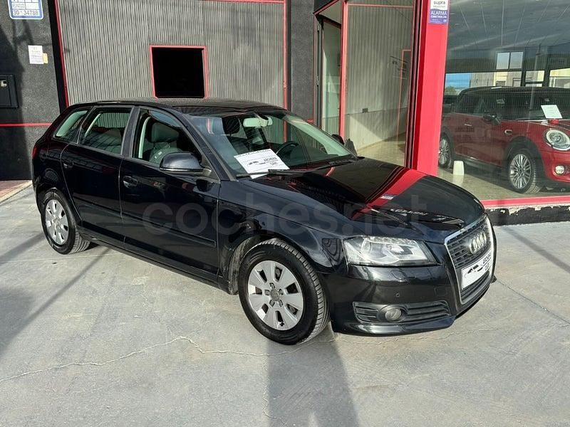 Usado Audi A3 Ambition 105 CV (77 kW) 2012 Negro Utilitario
