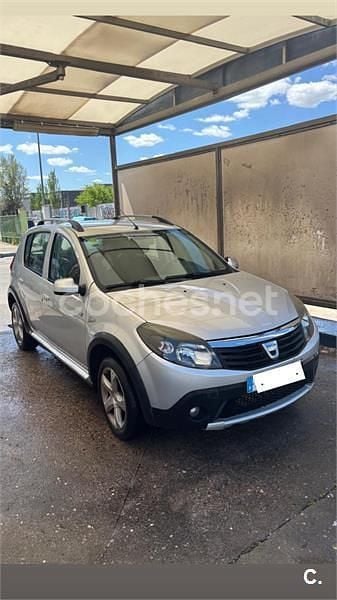 Gris / plata Usado 2012 Dacia Sandero Stepway Berlina | 6200 € (Buen precio) - Imagen 1/3