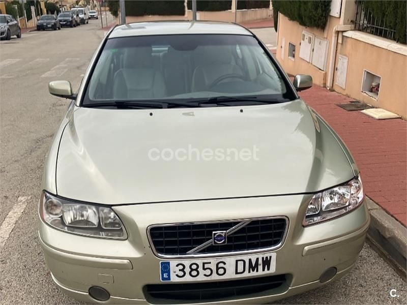 Usado Volvo S60 Momentum 130 CV (95 kW) 2005 Beige Berlina