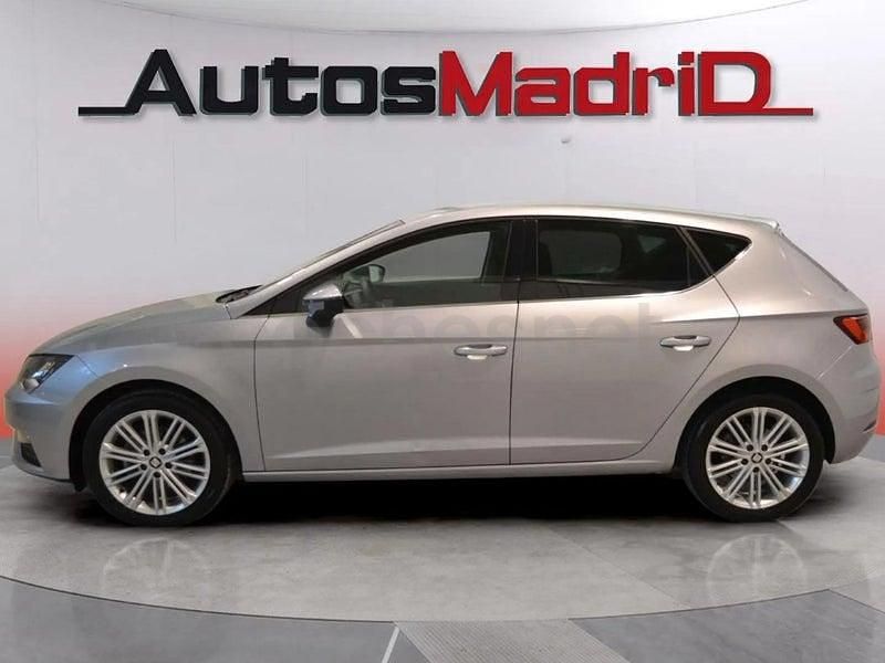 Usado Seat Leon XCELLENCE 130 CV (95 kW) 2020 Gris / plata Berlina