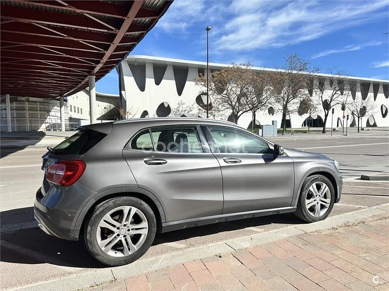 Usado Mercedes GLA200 Urban 136 CV (100 kW) 2015 Gris / plata SUV