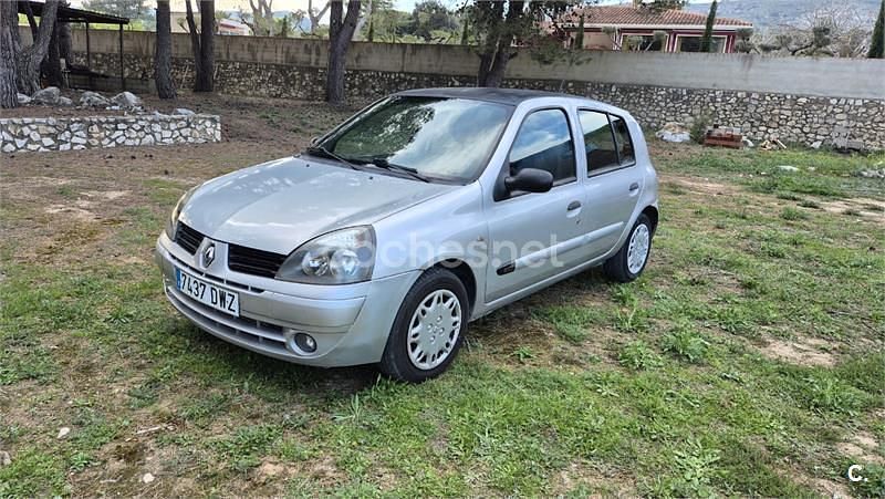 Usado Renault Clio II Authentique 85 CV (62 kW) 2006 Gris / plata Berlina