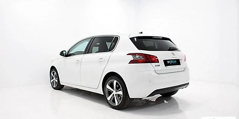 Usado Peugeot 308 Allure 131 CV (96 kW) 2018 Blanco