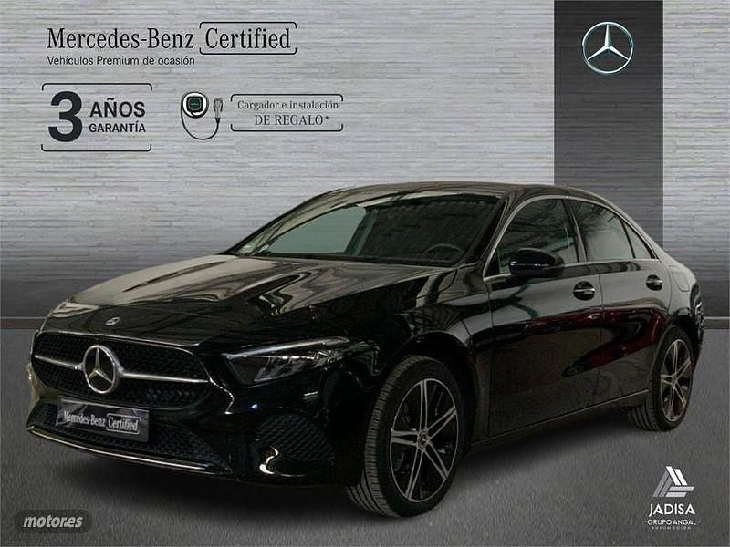 Negro cosmos Usado 2024 Mercedes A250 Berlina | 33.990 € (Precio justo) - Imagen 1/4