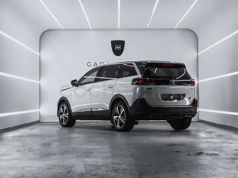 Usado Peugeot 5008 GT-line 131 CV (96 kW) 2020 Blanco SUV