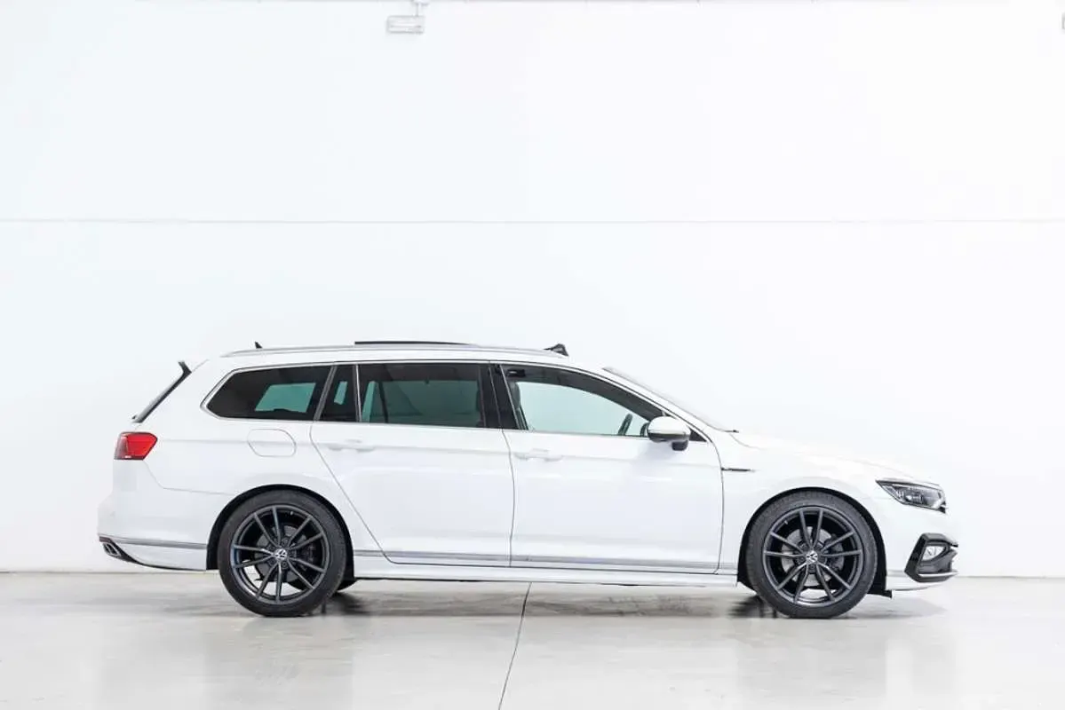 Usado VW Passat R-line 200 CV (147 kW) 2021 Blanco Familiar