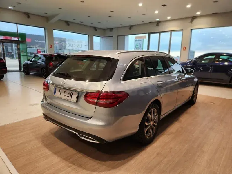Usado Mercedes C200 184 CV (135 kW) 2015 Gris / plata Familiar