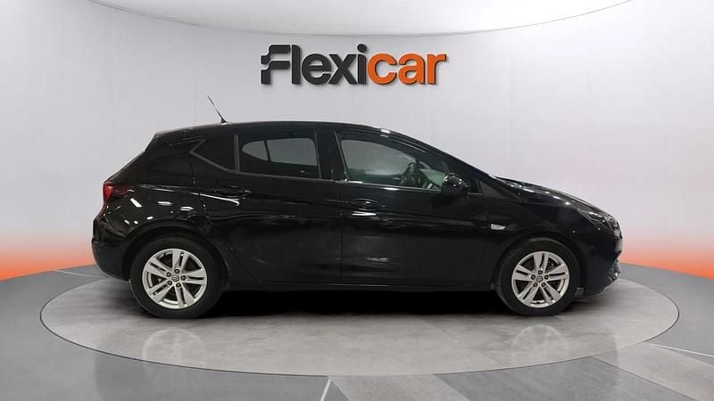 Usado Opel Astra 110 CV (80 kW) 2020 Negro Berlina