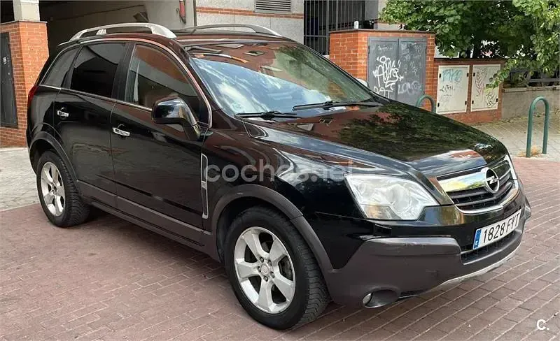 Usado Opel Antara Enjoy Plus 150 CV (110 kW) 2008 Negro SUV