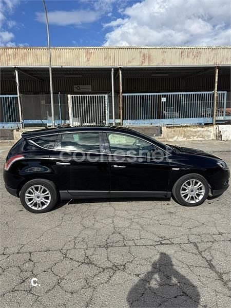 Usado Lancia Delta Gold 120 CV (88 kW) 2012 Negro Utilitario