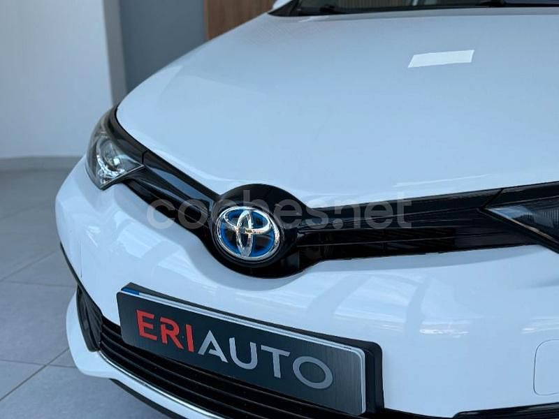 Blanco Usado 2016 Toyota Auris Hybrid Business Edition Berlina | 12.990 € (Precio justo) - Imagen 1/4