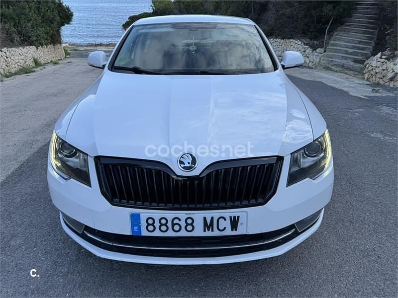 Usado Skoda Superb Elegance 160 CV (117 kW) 2013 Blanco Berlina