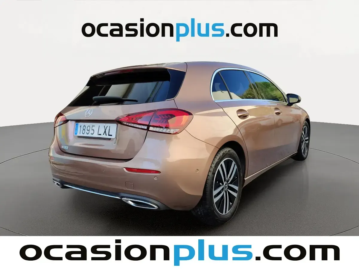 Usado Mercedes A180 136 CV (100 kW) 2022 Oro Utilitario