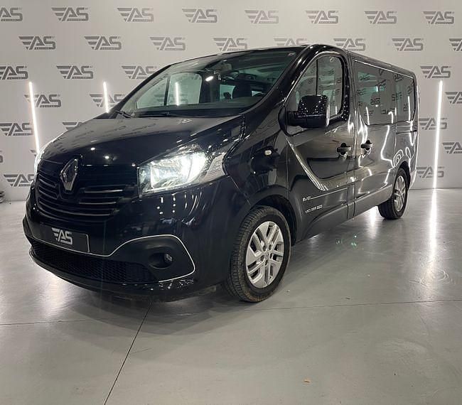 Usado Renault Trafic 125 CV (91 kW) 2016 Negro Monovolumen