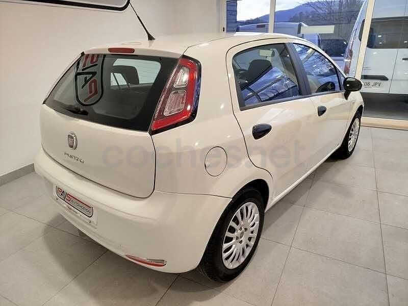 Usado Fiat Punto Pop 75 CV (55 kW) 2014 Blanco Utilitario