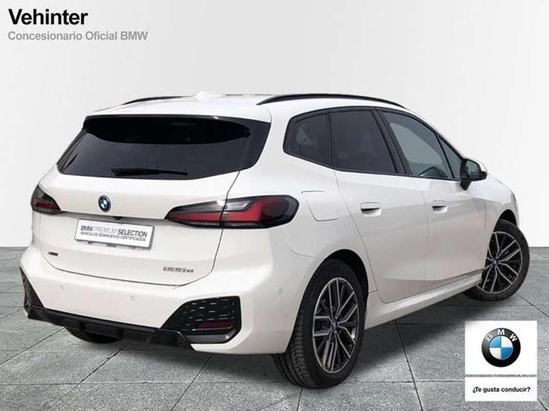 Usado BMW 225 Active Tourer Comfort Edition 245 CV (180 kW) 2023 Blanco Monovolumen