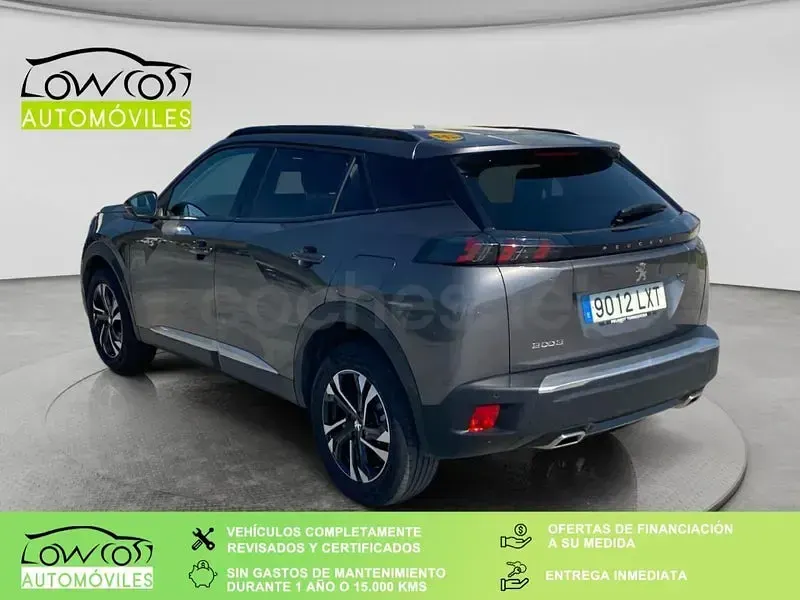 Usado Peugeot 2008 Allure 130 CV (95 kW) 2022 Gris / plata SUV