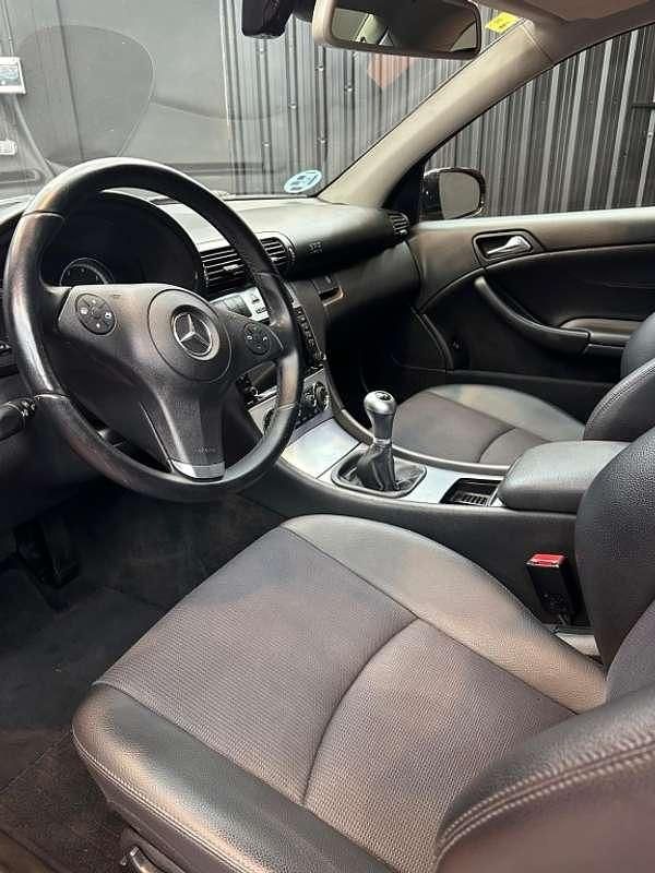 Negro Usado 2010 Mercedes CLC180 Utilitario | 7490 € - Imagen 1/4